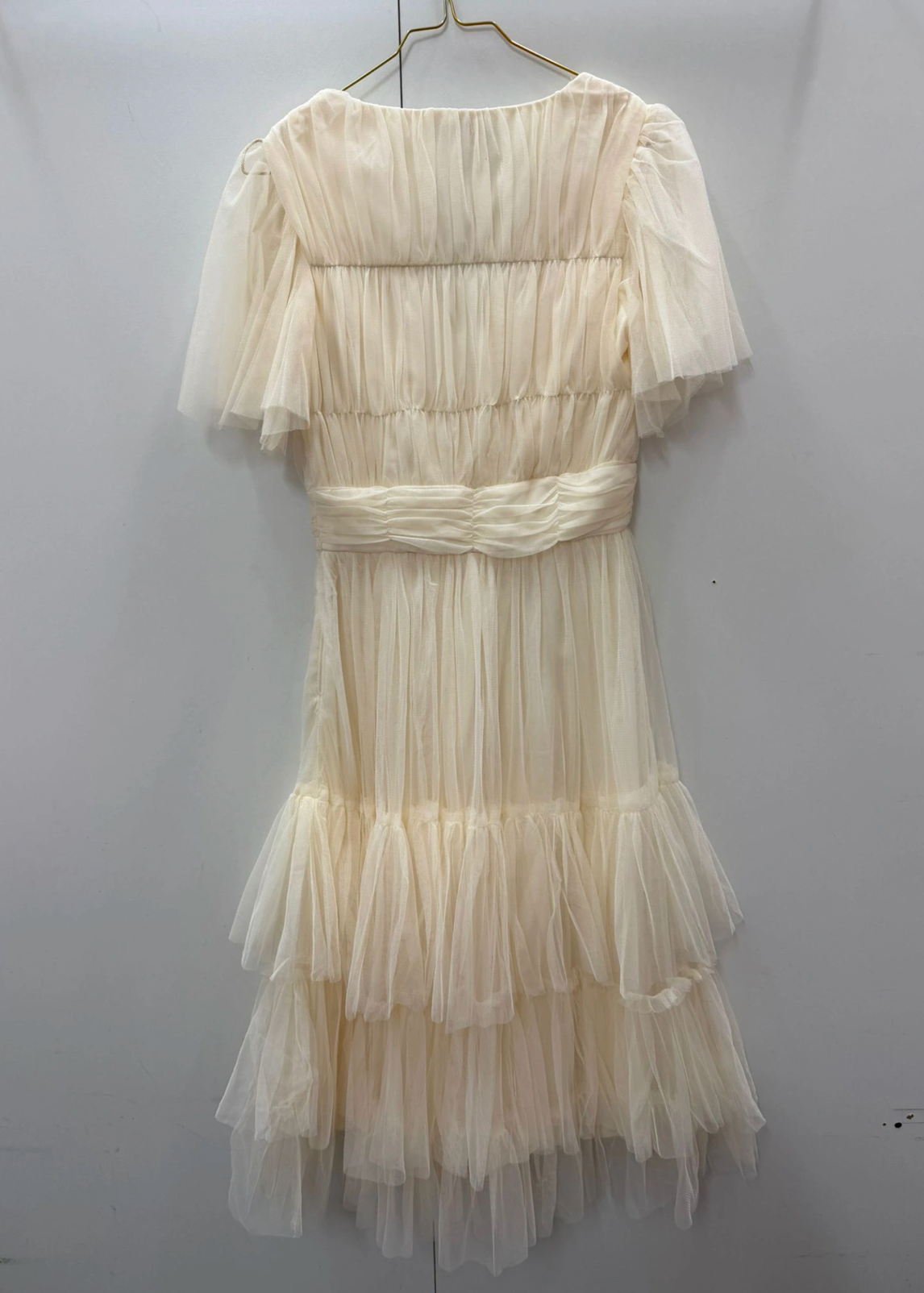 Robe crème et mousseline à étages